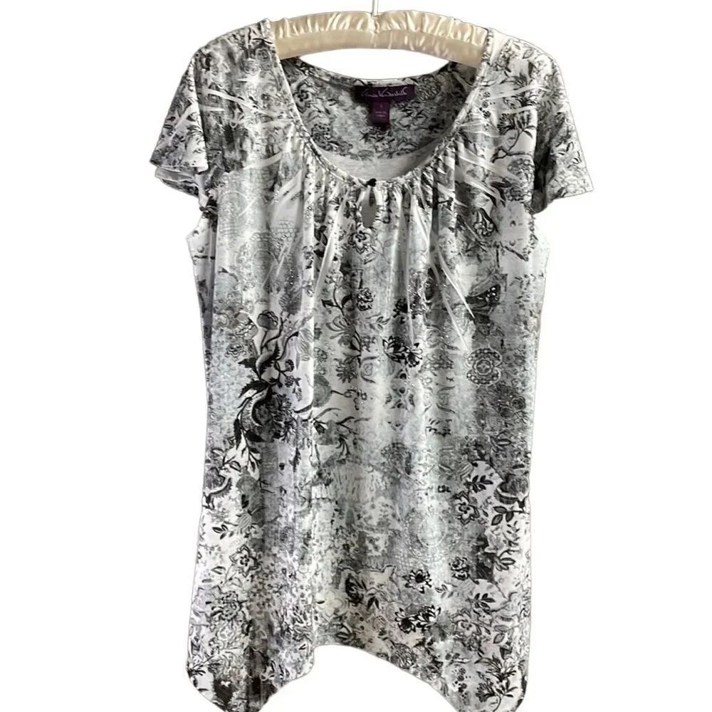 Gloria Vanderbilt Ladies Rhinestone Floral Top, Size Small, Black and White